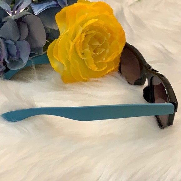 Blue Lens Foster Grant Sunglasses NEW! - Picture 3 of 3